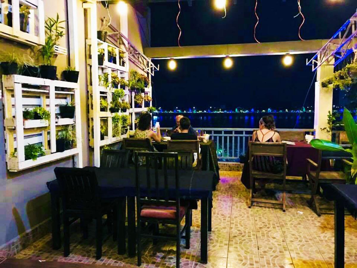 Tonle Khmer Guesthouse And Sky Bar Phnom Penh Extérieur photo